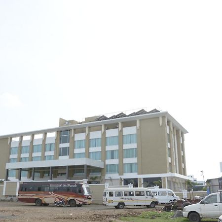 Tania President Inn Shirdi Dış mekan fotoğraf